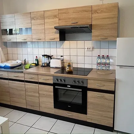 Fuer Monteure, Handwerker Oder Reisende بيت ضيافة *