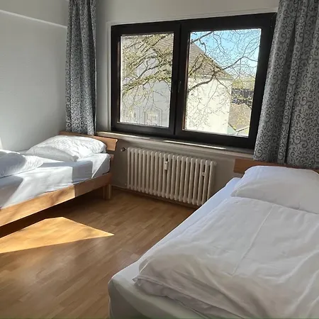 Fuer Monteure, Handwerker Oder Reisende * إسن